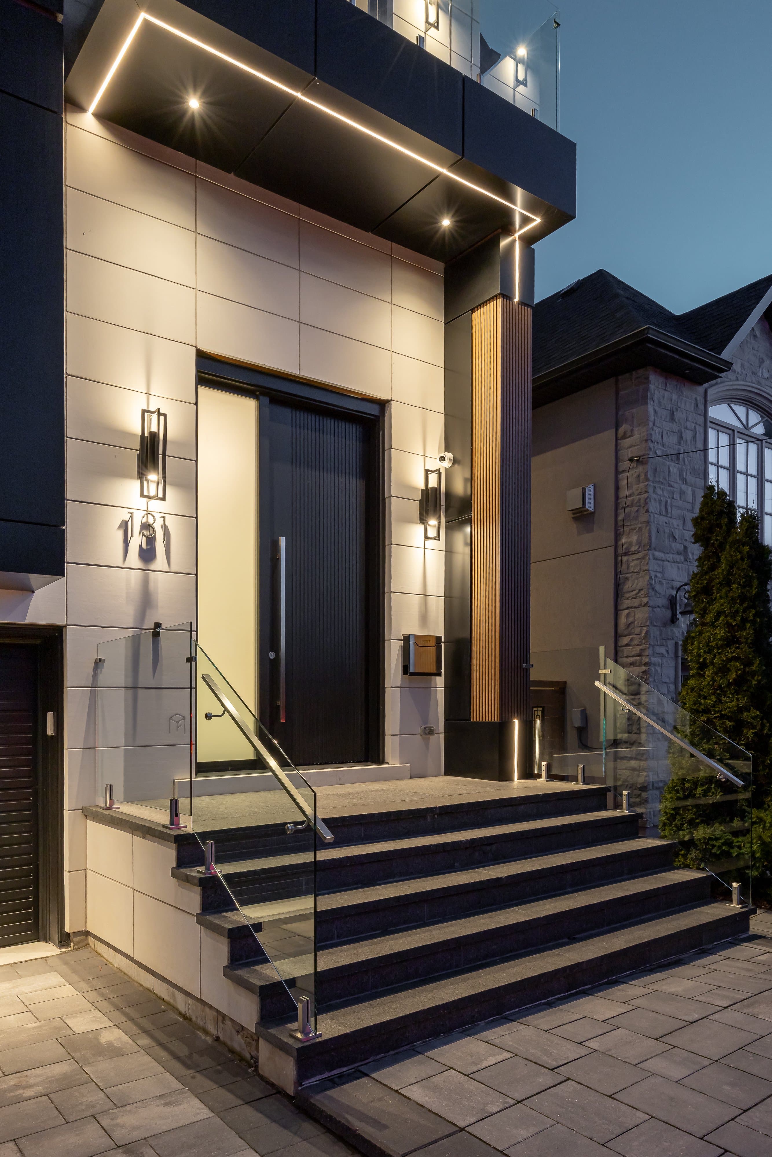 Poyntz Avenue, entrance detail at twilight